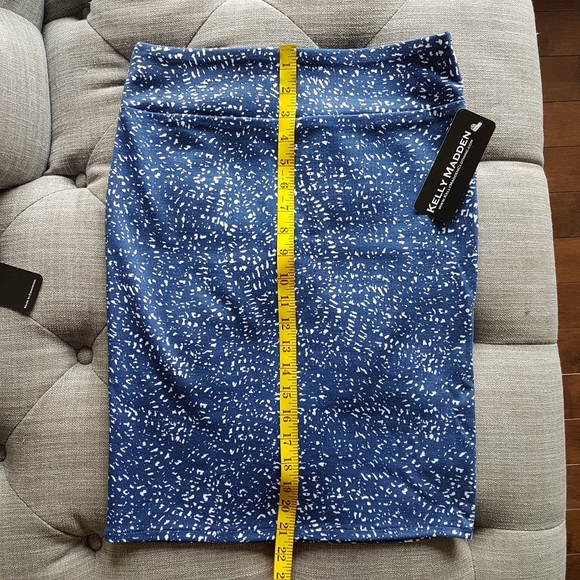 Small Stretch Pencil Skirt - Picture 4 of 5